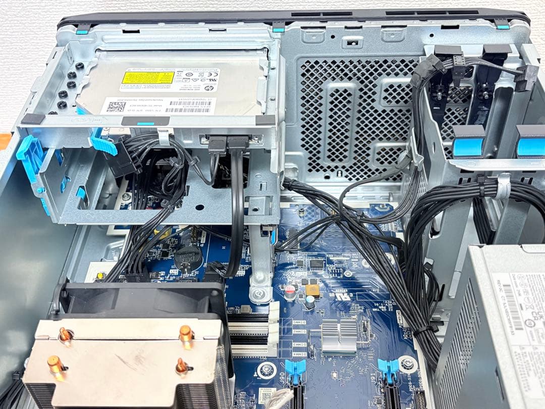 ベアボーン状態のHP Z2 Tower G5 Workstation