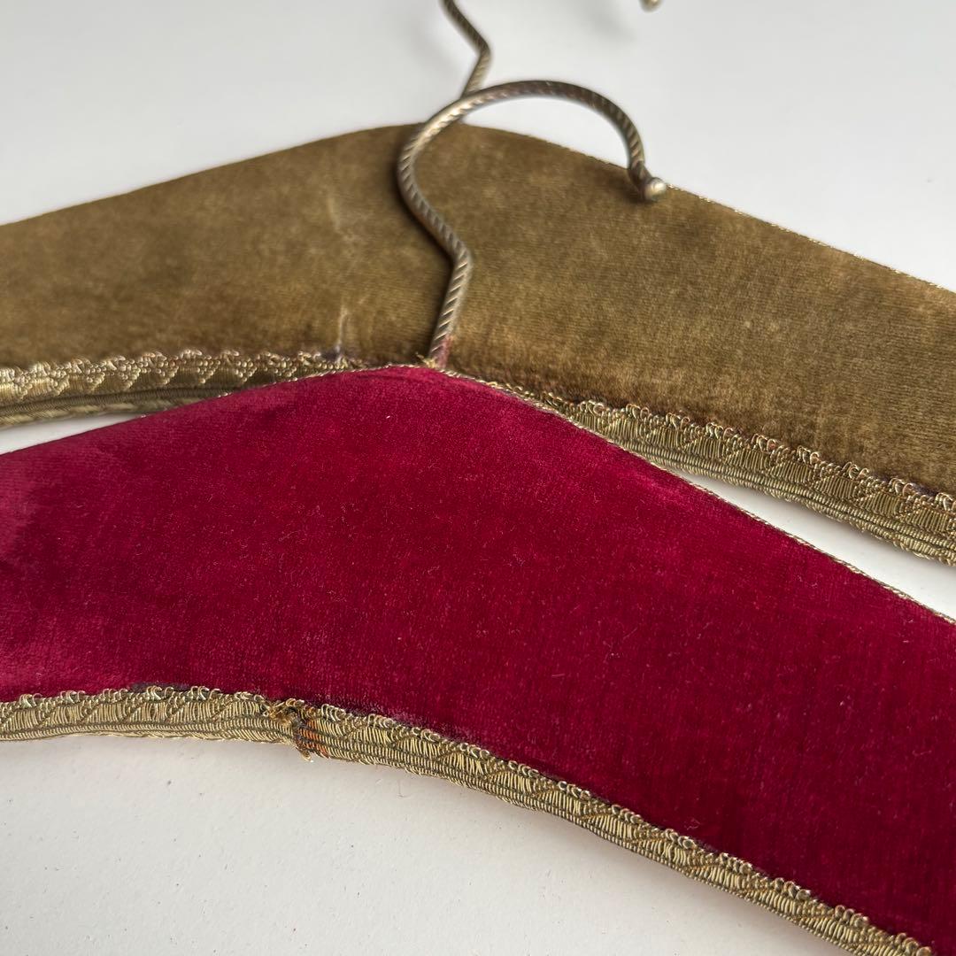 【フランス】刺繍 ハンガー ゴブラン織ヴィンテージ 花柄 木製 二点セット