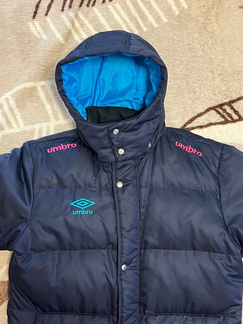 ［美品］umbro　ロングダウンコート　 ベンチコート　ネイビー フード付　L