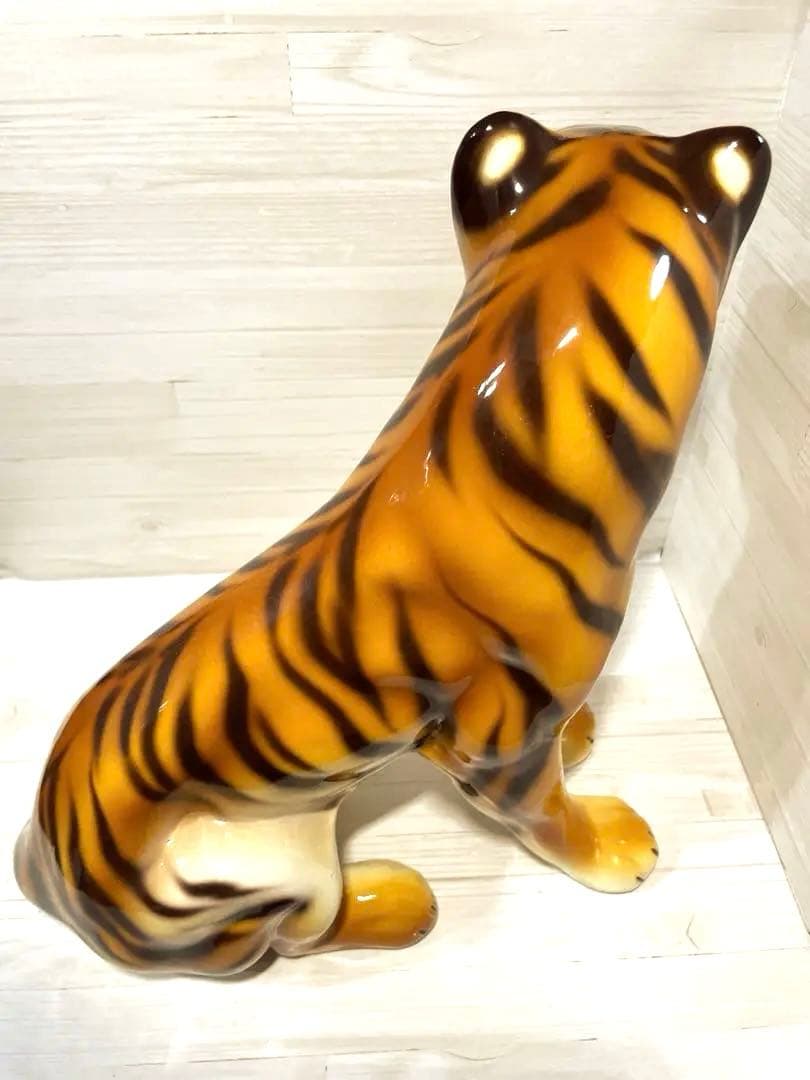 タイガー 虎　置物 オブジェ 陶器