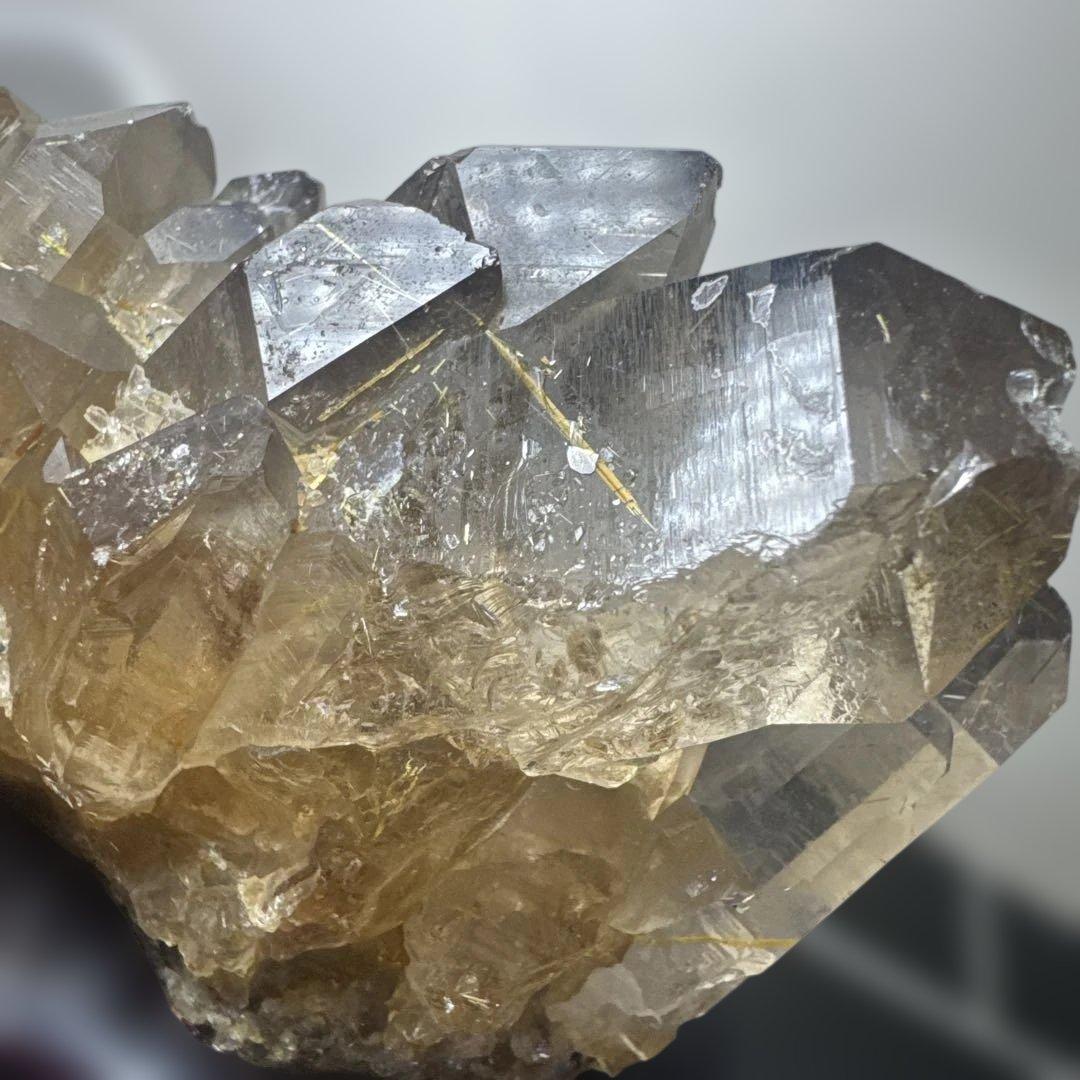 【極上品】希少　ゴールドルチルクォーツ クラスター 光台座付