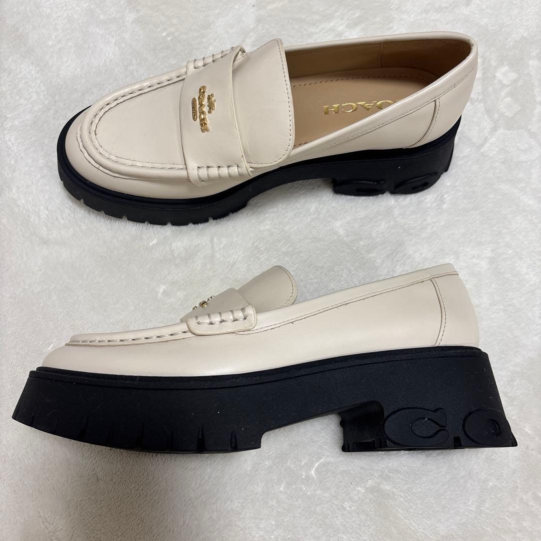 専用COACH ホワイト ローファー 合成皮革