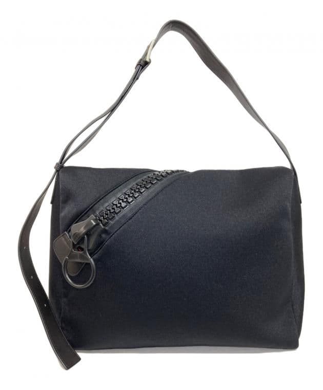 【サンタ】カワカワ ビッグファスナー ショルダーバッグ ナイロン