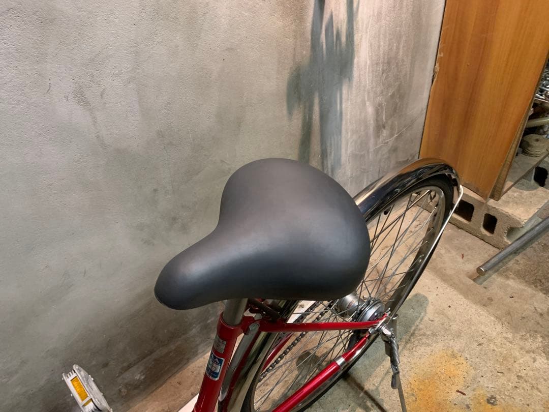 赤 シティサイクル 26インチ バスケット付き
