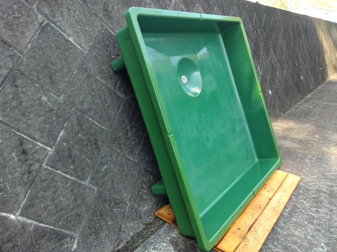 【美品】　FRP製らんちゅう水槽（トーワ・ケミカル社製）　【引取り限定】