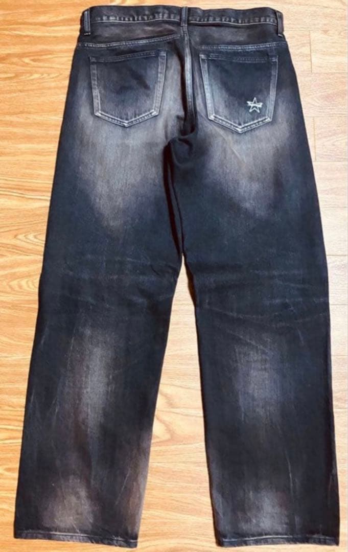 パンツ Distressed Loose Fit Selvedge Jean 32