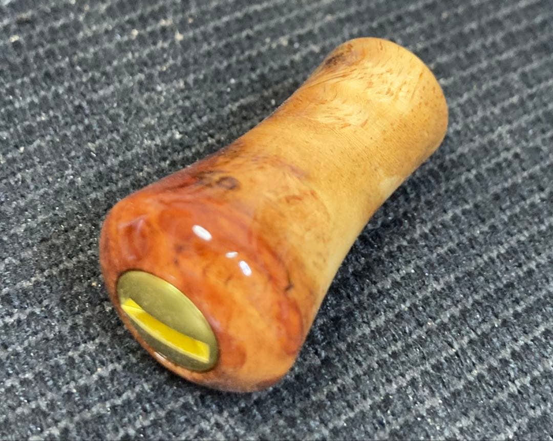 わたらせ樹脂工房製花梨瘤紅白紅少なめ　丸型　シマノ用