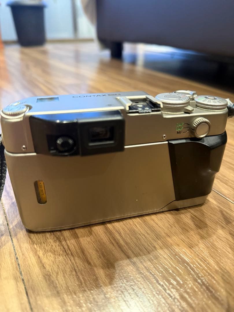 CONTAX G2本体、Carl Zeiss レンズ×3、ストロボ、各種ケース