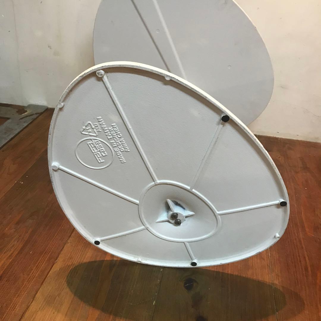 美品　鉄製　ホワイト　サイドテーブル　annachen デザイン　ナイトテーブル