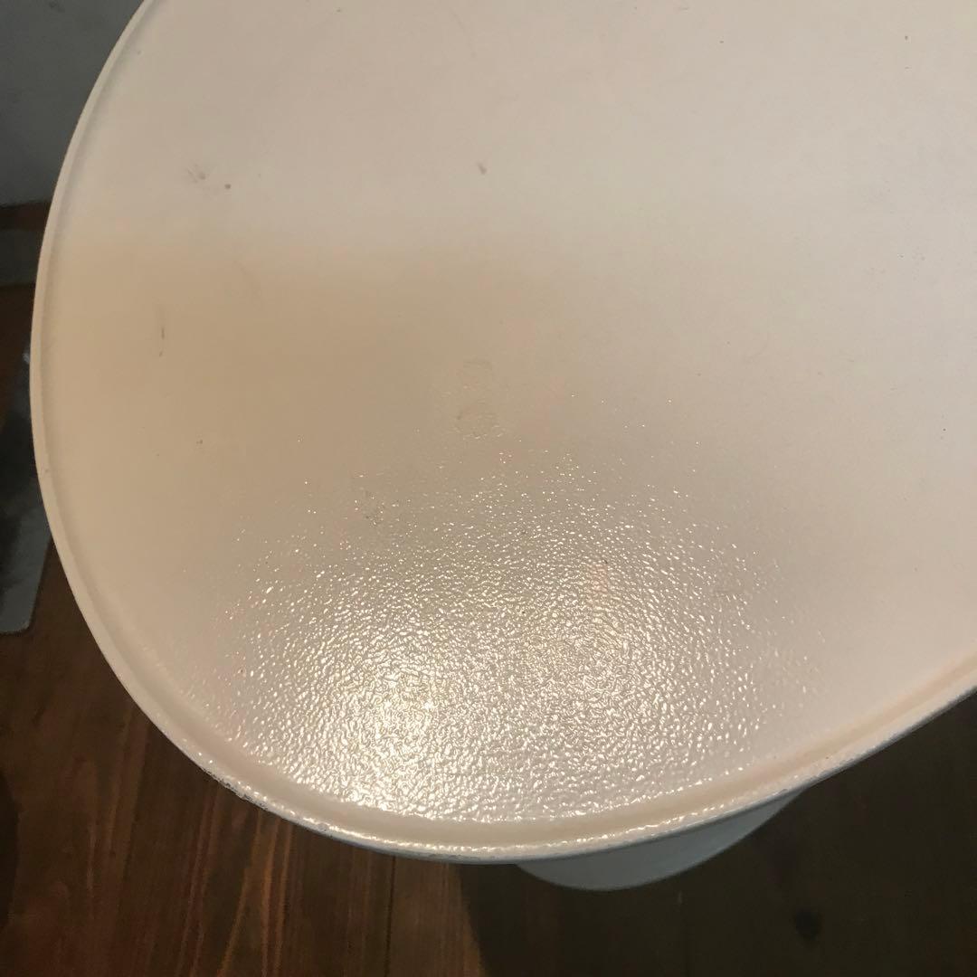 美品　鉄製　ホワイト　サイドテーブル　annachen デザイン　ナイトテーブル