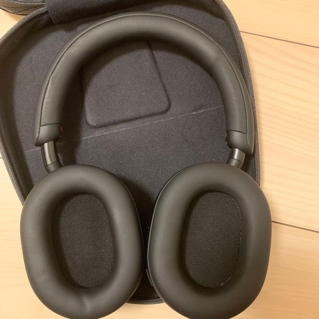 ワイヤレスヘッドホン　SONY WH-1000XM5