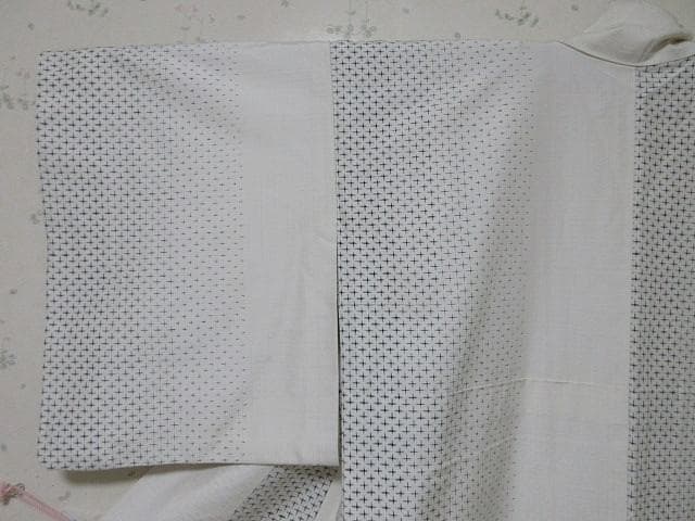 おしゃれ蚊絣：白い紬織着物：美品：13号：袷正絹：トールサイズ：P22