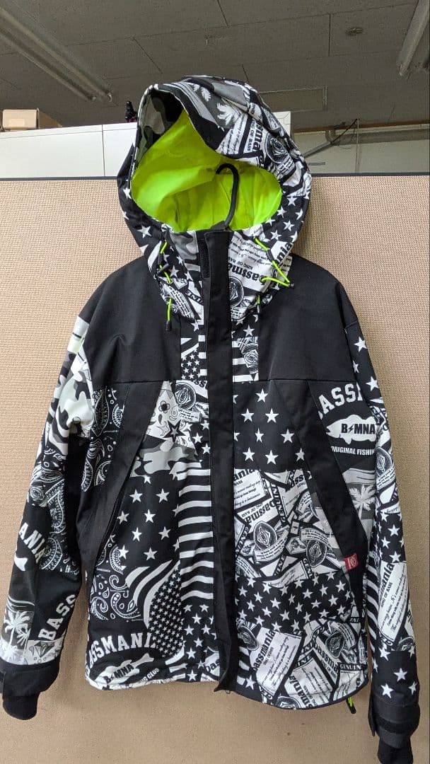本日限定値下げ！ バスマニア bassmania ナイロンジャケット です。