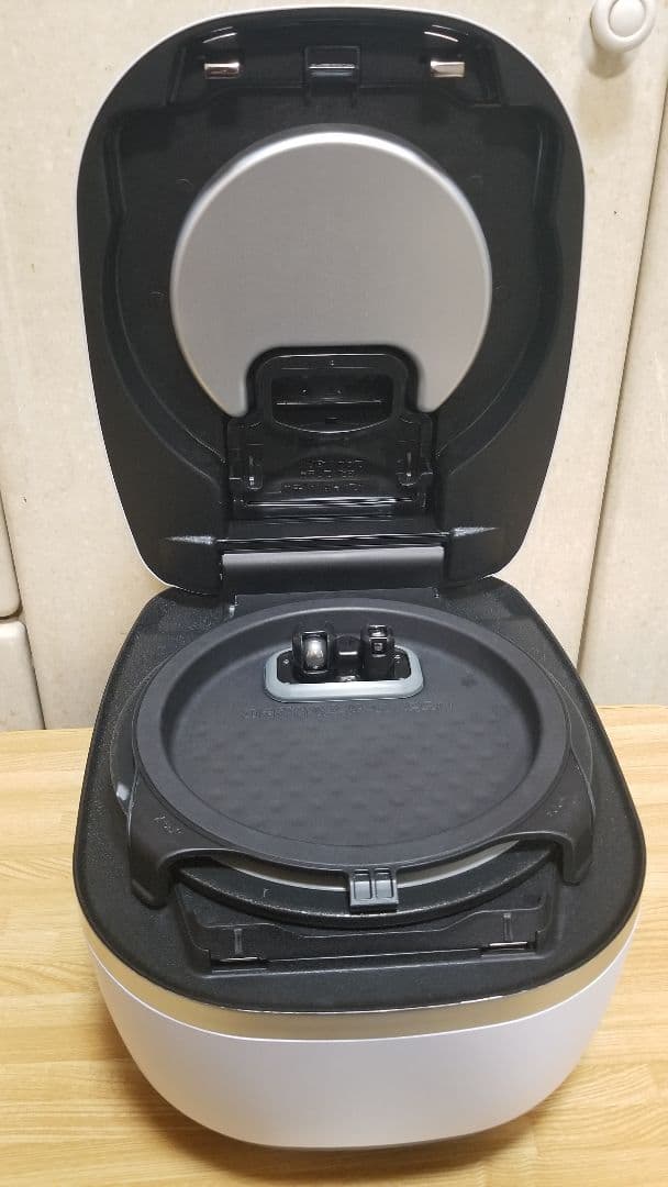 ☆2019年製☆土鍋ご泡火炊き☆タイガー圧力IH炊飯器 バックライト液晶画面搭載