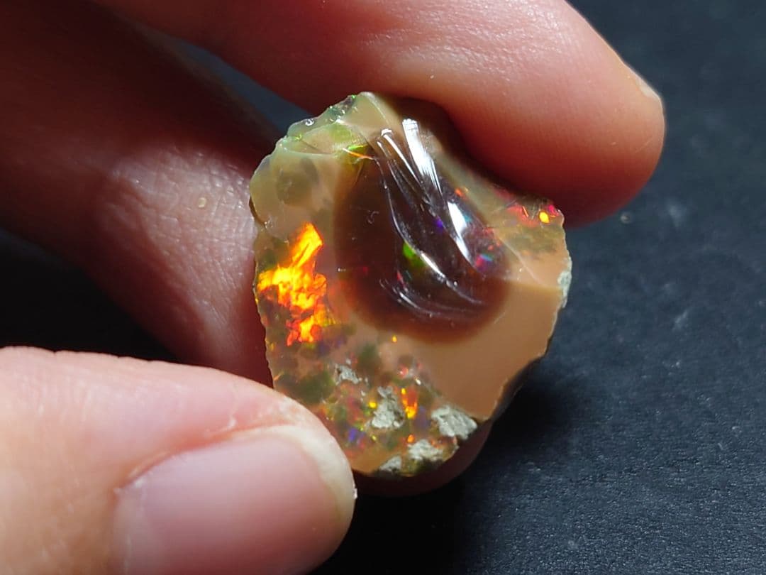 希少　エッグ　エチオピアウェロ産　オパール　原石　鉱物標本　ジュエリーグレード