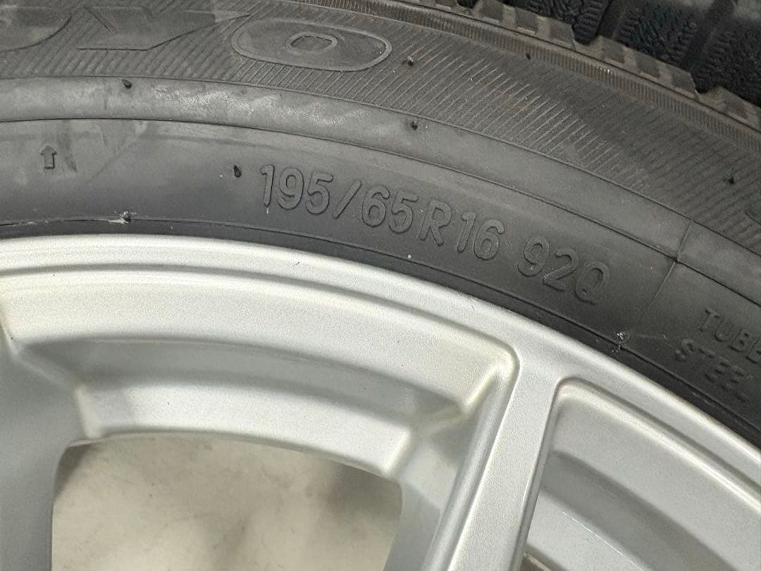 イボ付きプリウス60系pcd114 スタッドレス　2023年31週製