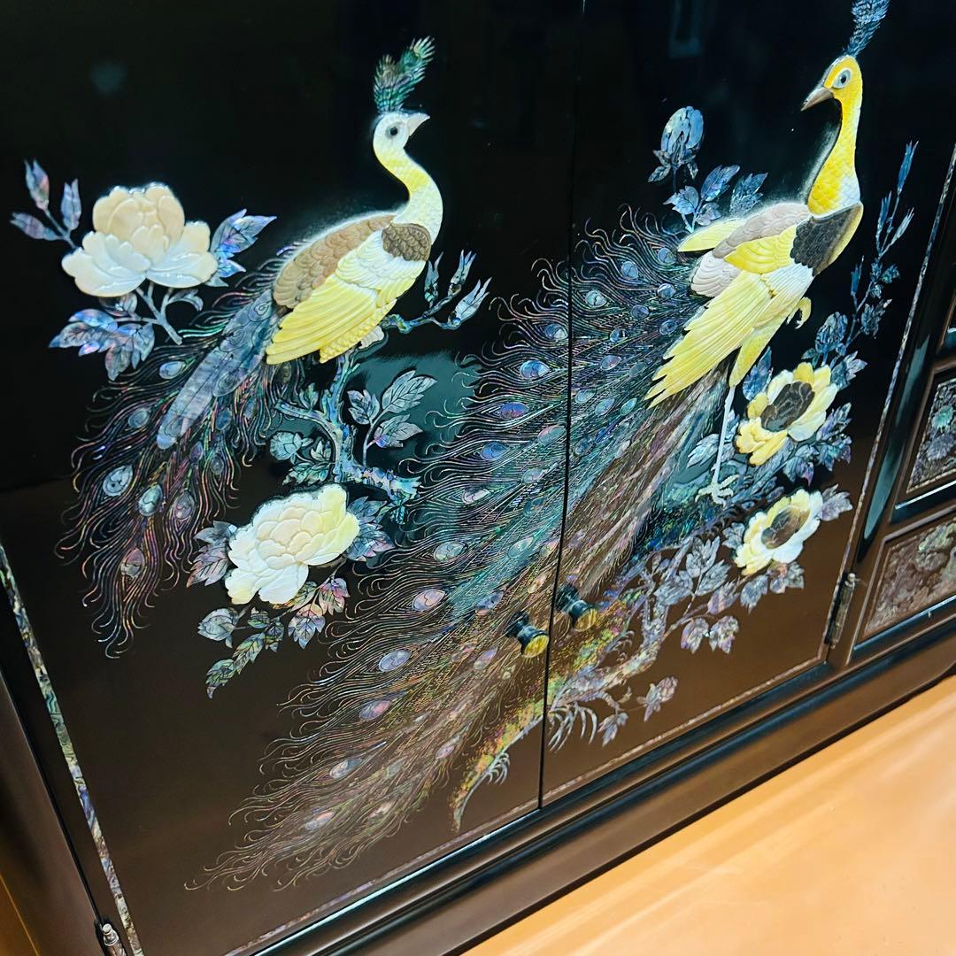 螺鈿細工キャビネット　箪笥　高級家具　孔雀　鶴　月　動物柄　韓国　中国　民芸家具
