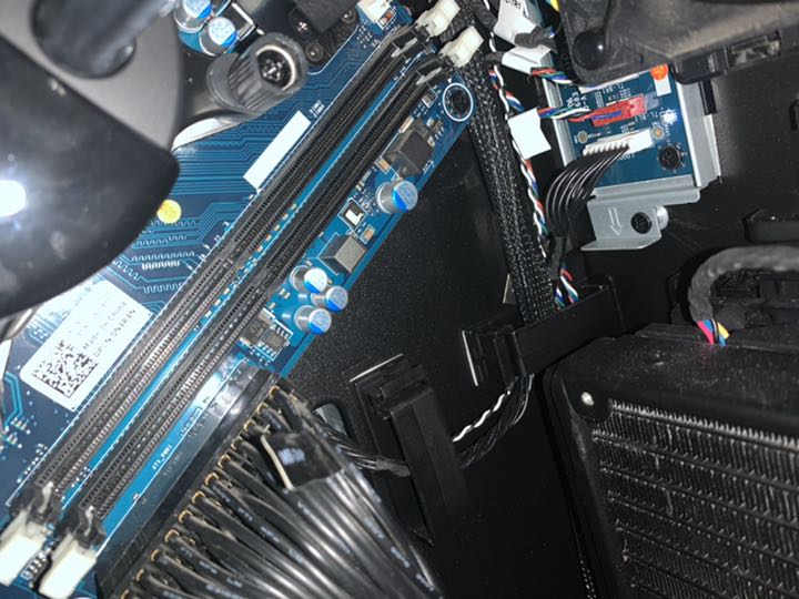 DELL ALIENWARE AREA-51 プレミアム VR R5ジャンク