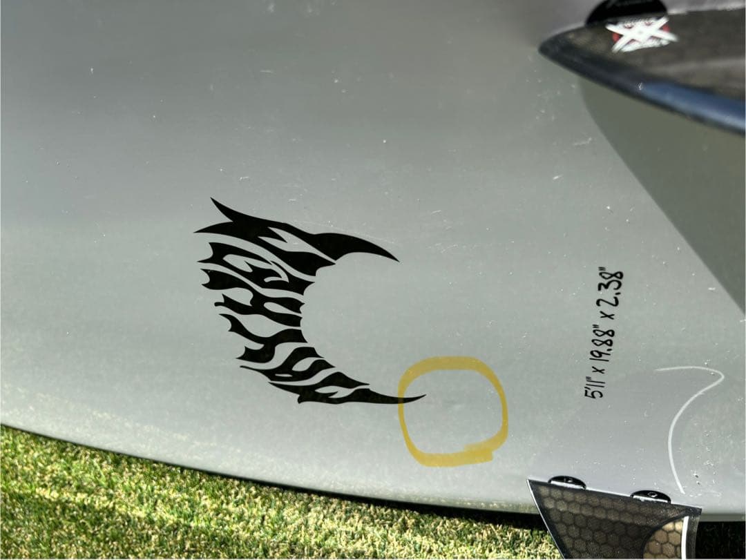 【湘南周辺にて手渡し限定】PLACEBO RipQuest 5‘11／3フィン