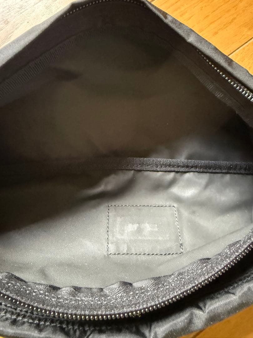 ✨極美品✨ プラダ ボディバッグ ウエストバッグ 三角ロゴ ナイロン ブラック