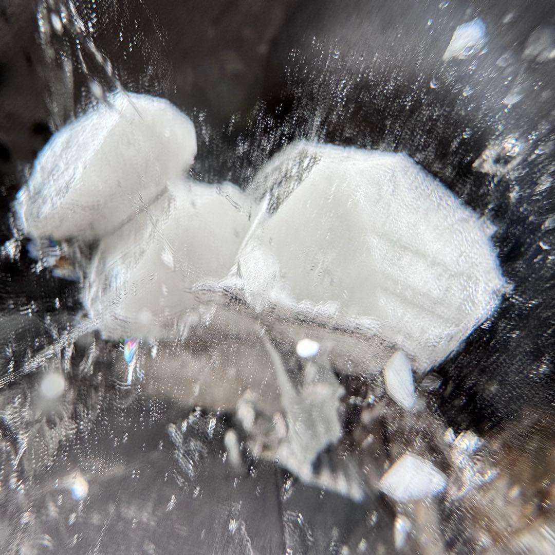 M-40カルサイトイン 淡色スモーキークォーツ 丸玉 スフィア 天然石 景観系