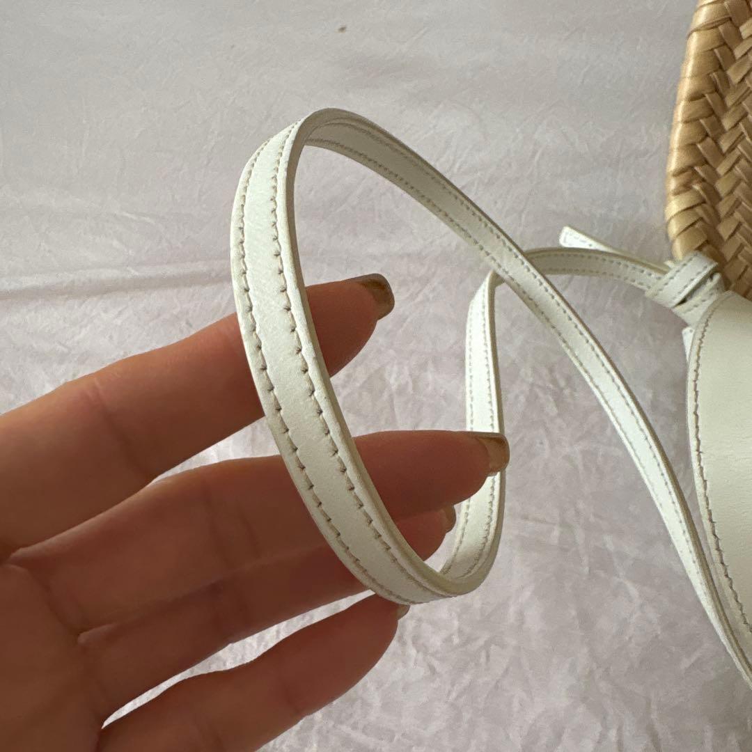 セリーヌのロゴ入りストローバッグ