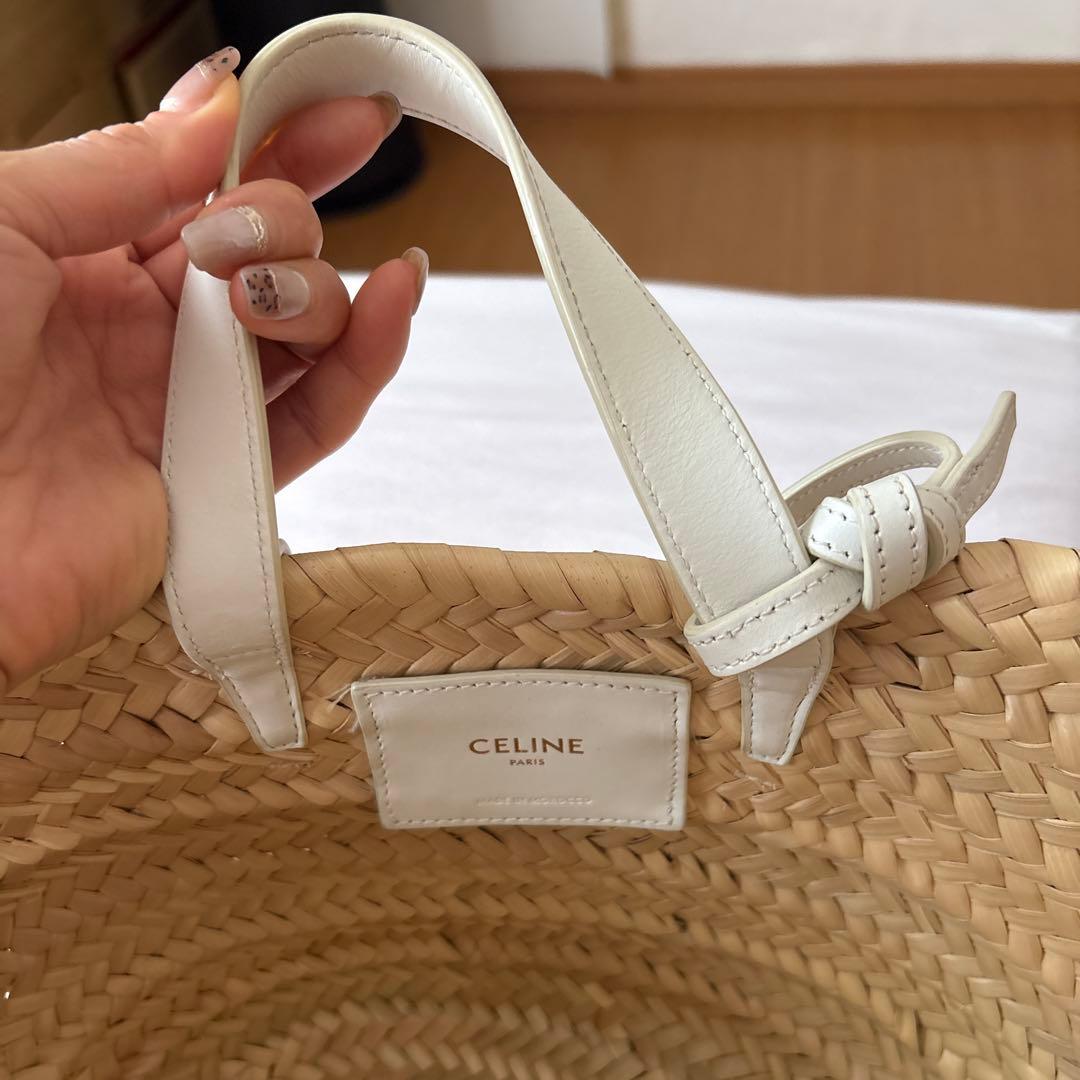 セリーヌのロゴ入りストローバッグ