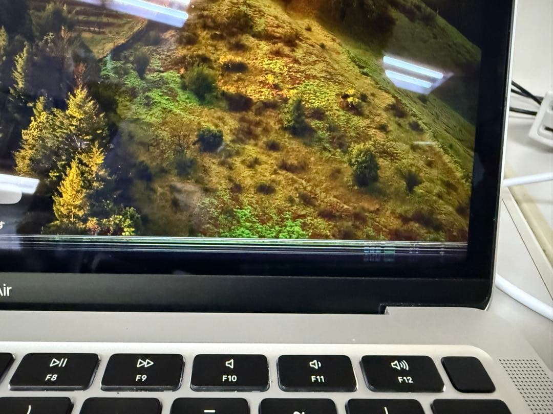 MacBook本体 MacBook Air (M1, 2020) 8GB / SSD 256GB