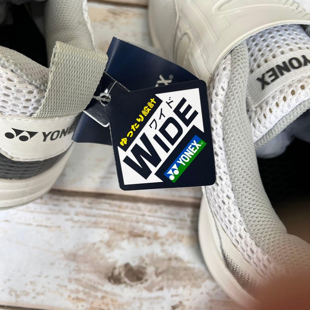 ヨネックス　パワークッションコンフォートワイドダイヤル4GC 白　25.5㎝新品