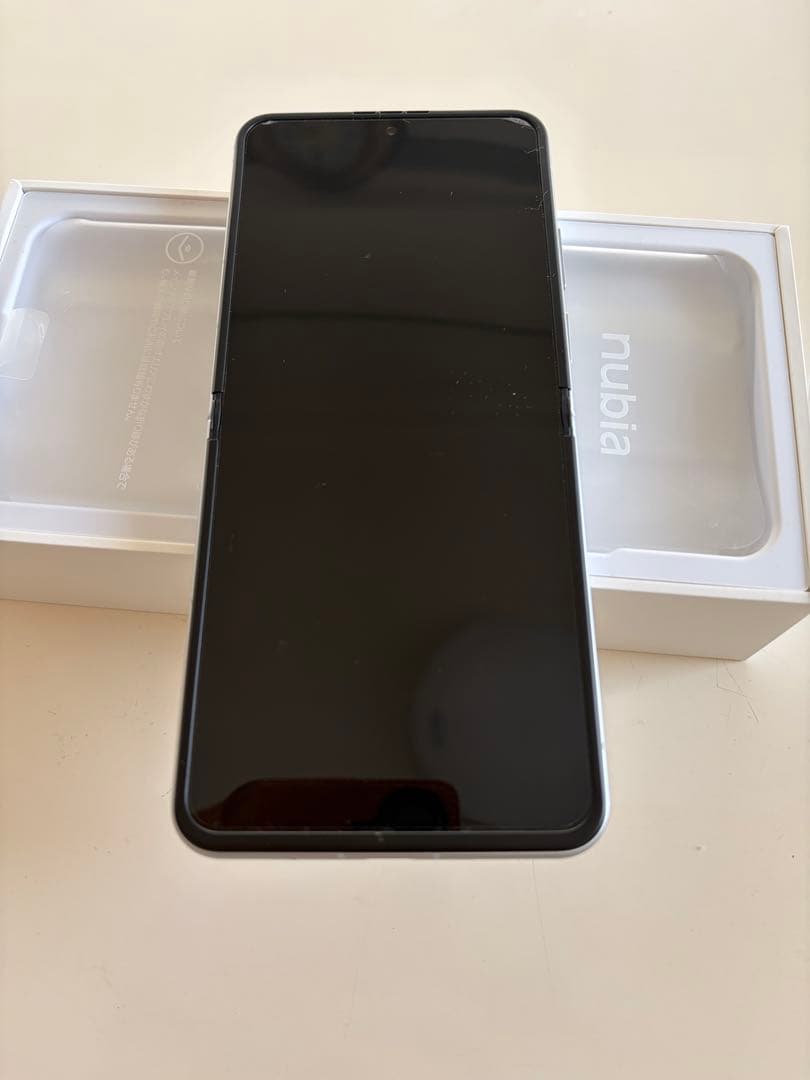 nubia Flip 2 携帯電話本体