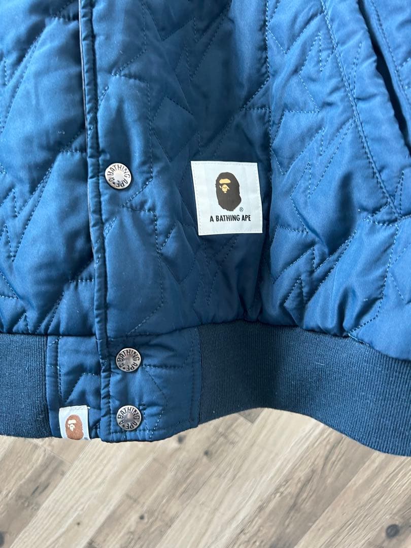 ★ アベイジングエイプ 刺繍ロゴ キルティング リバーシブル スタジャン