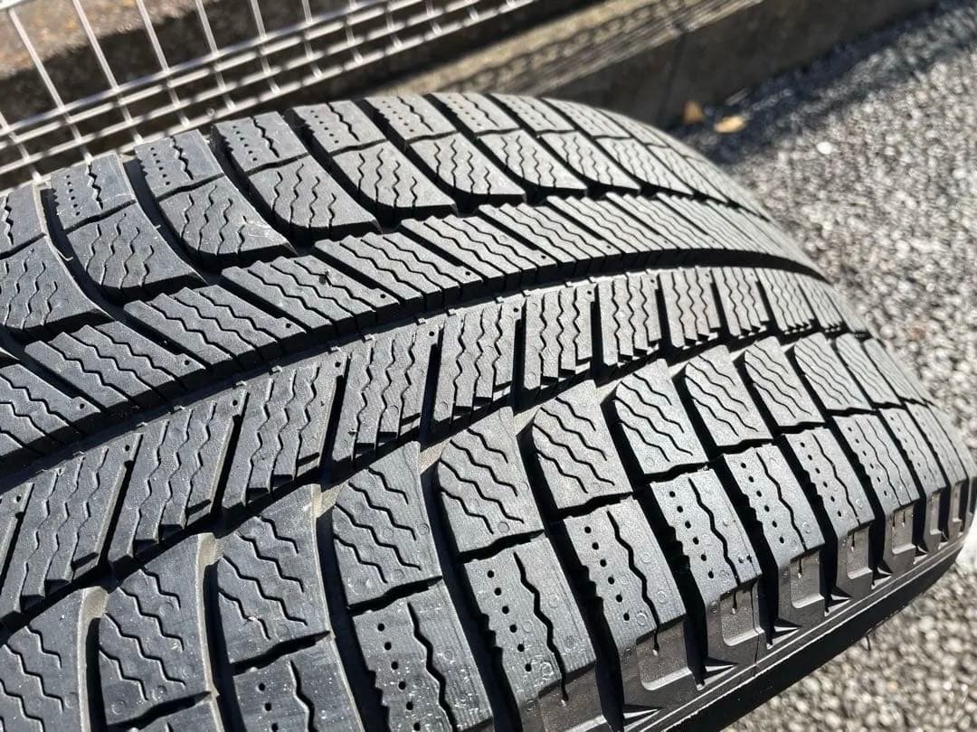 走行3千キロ未満 スタッドレスセットベンツCクラス Aクラス