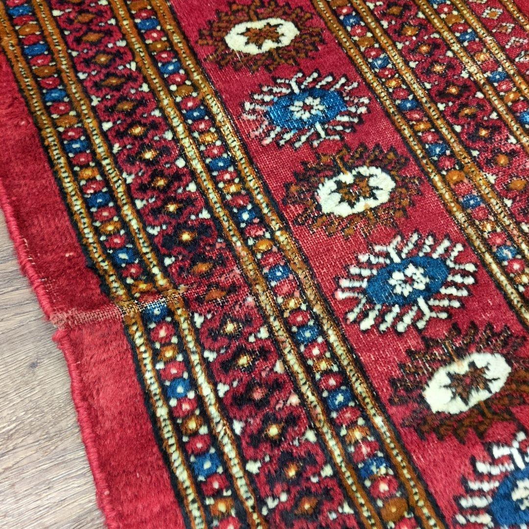 ヴィンテージラグ　パキスタン　トライバルラグ　手織り絨毯　レッド