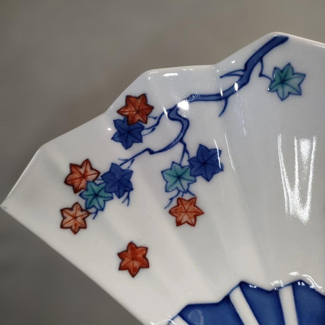 A1331-4/有田焼/宮内庁御用達 十四代辻常陸製染錦絵変扇面皿3客/懐石道具