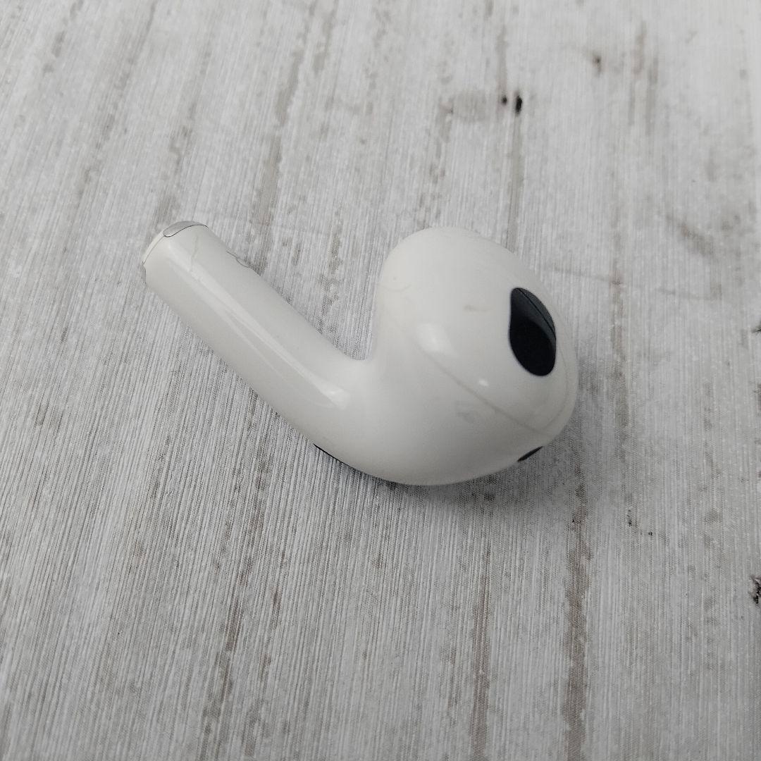 AirPods本体 ケース付　ワイヤレスイヤフォン ホワイト　第3世代