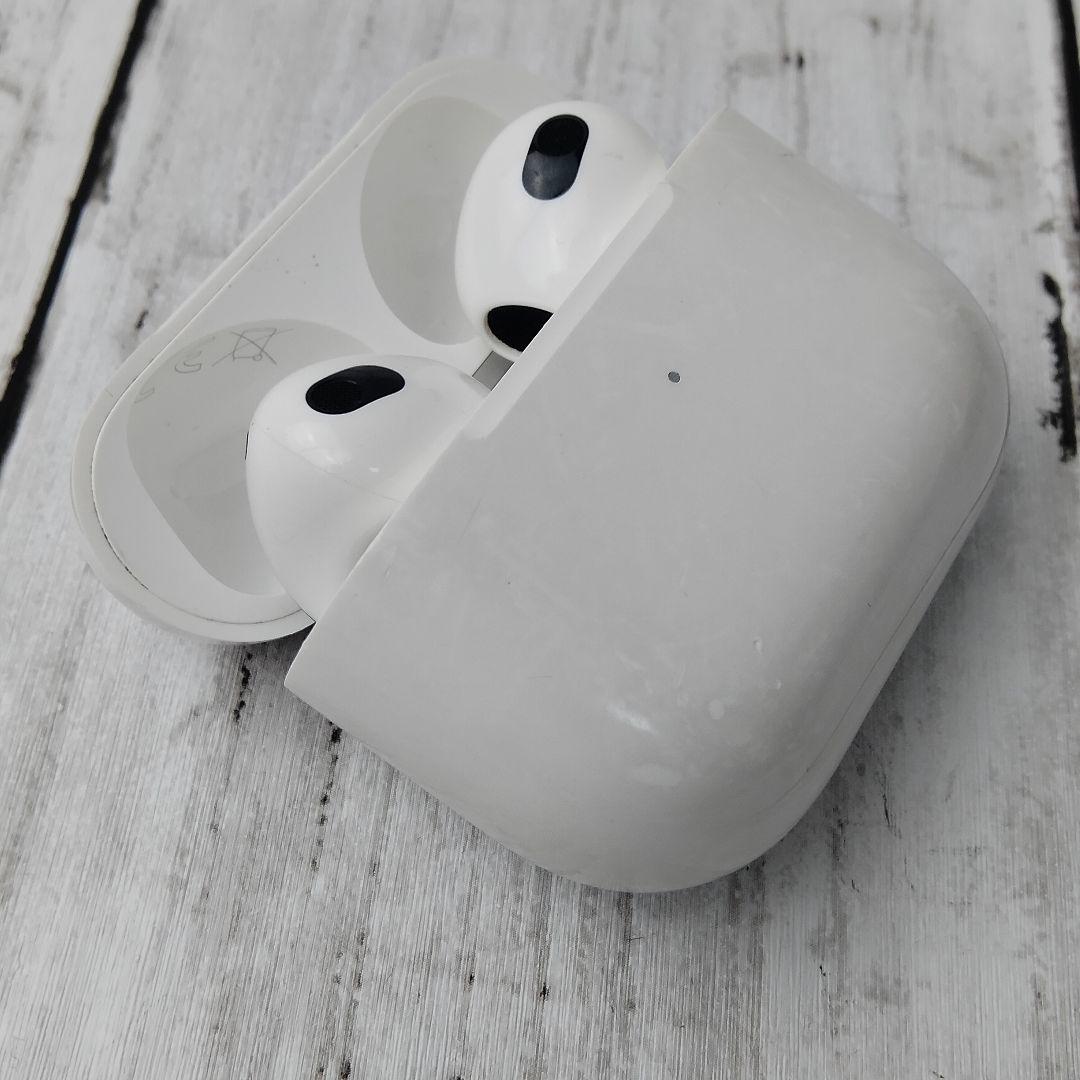 AirPods本体 ケース付　ワイヤレスイヤフォン ホワイト　第3世代
