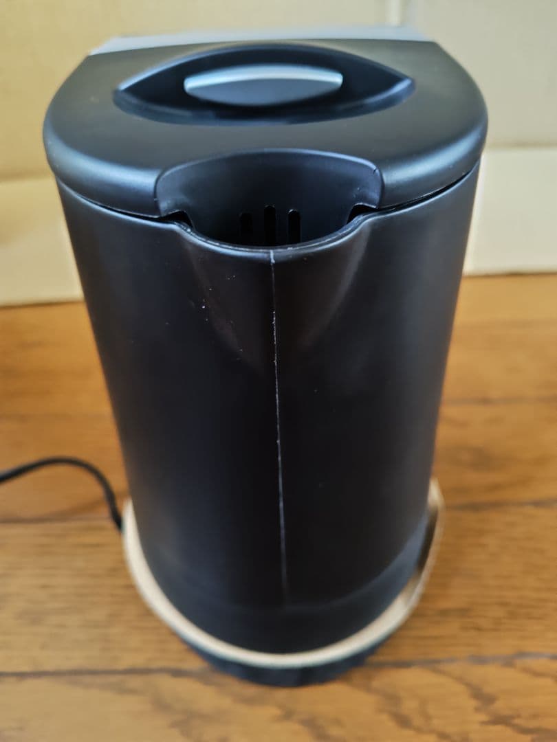 エレクトロラックス　ミニコードレスケトル　EEK4080【匿名配送】