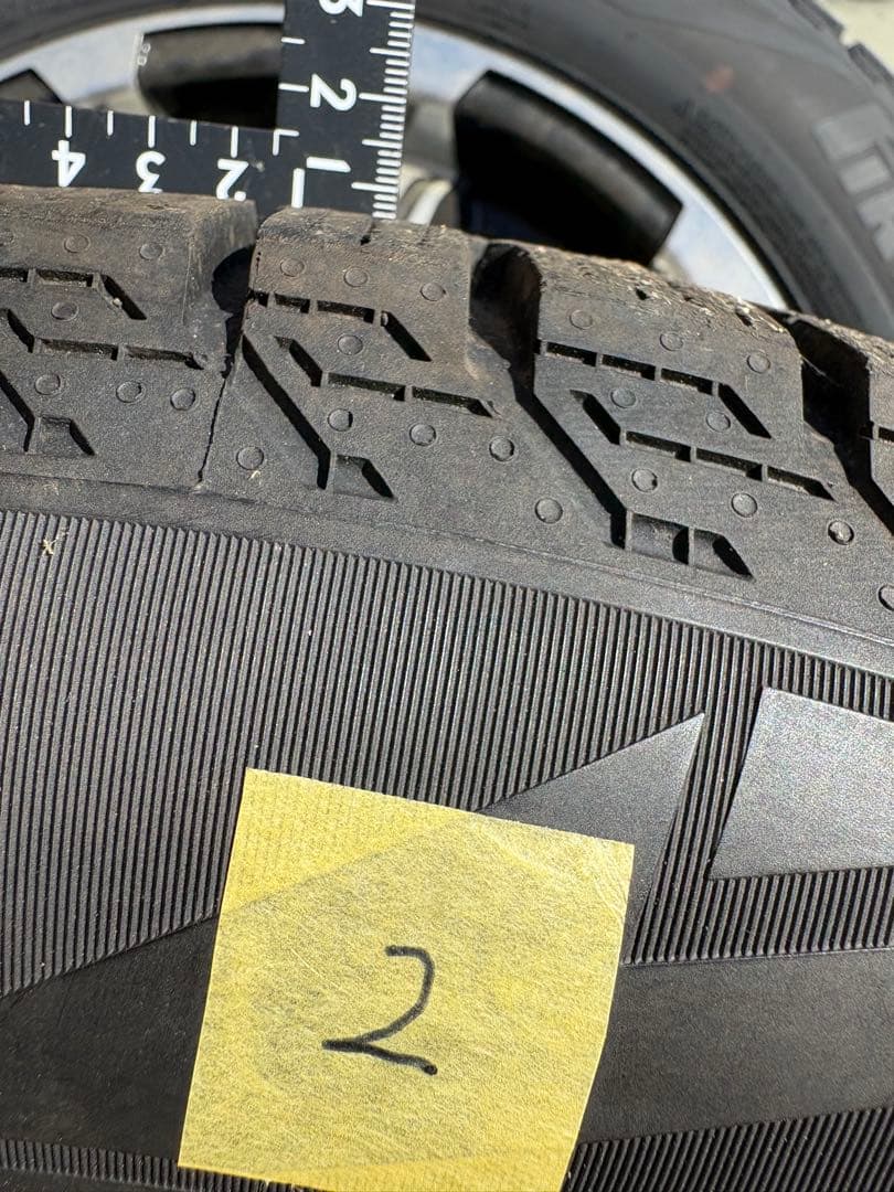 Pirelli 215/60 R17 スタッドレスタイヤホイールセット