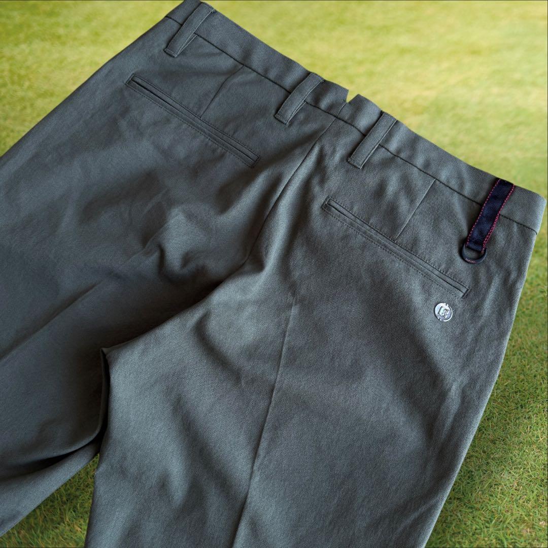 未使用級　ブリーフィングゴルフ　パンツ　S〜M相当　タック入り　カーキ　リネン混