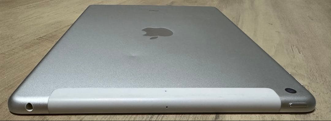 iPad（第5世代）32GB Wi-Fi＋Cellularモデル