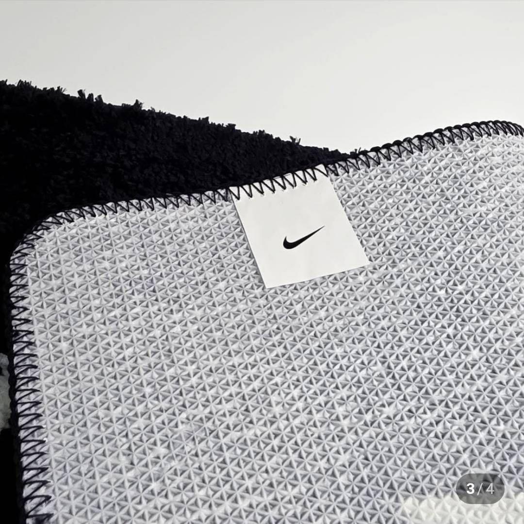 NIKE ロゴ ラグ カーペット