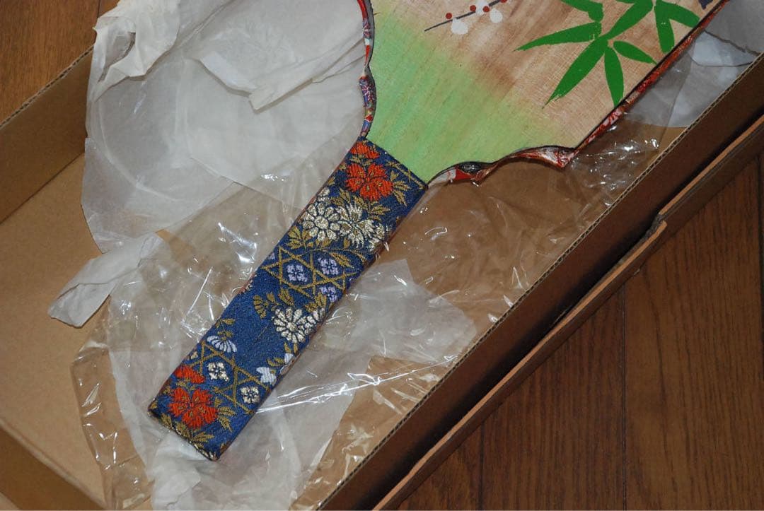 極上帯地正絹小町 押絵 /20号 手作り 押絵羽子板飾り「道成寺 正風作」 展示