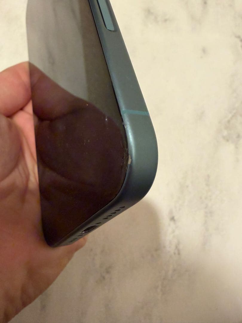 iPhone16 256GB SIMフリー｜画面左下欠けあり｜動作問題なし