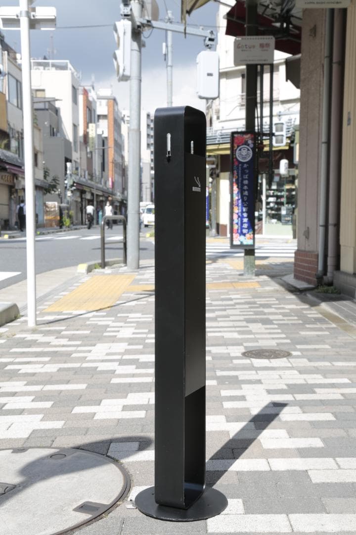 ☆値下げ、訳あり☆ オシャレ！スタンド 灰皿 角型 ブラック 大容量