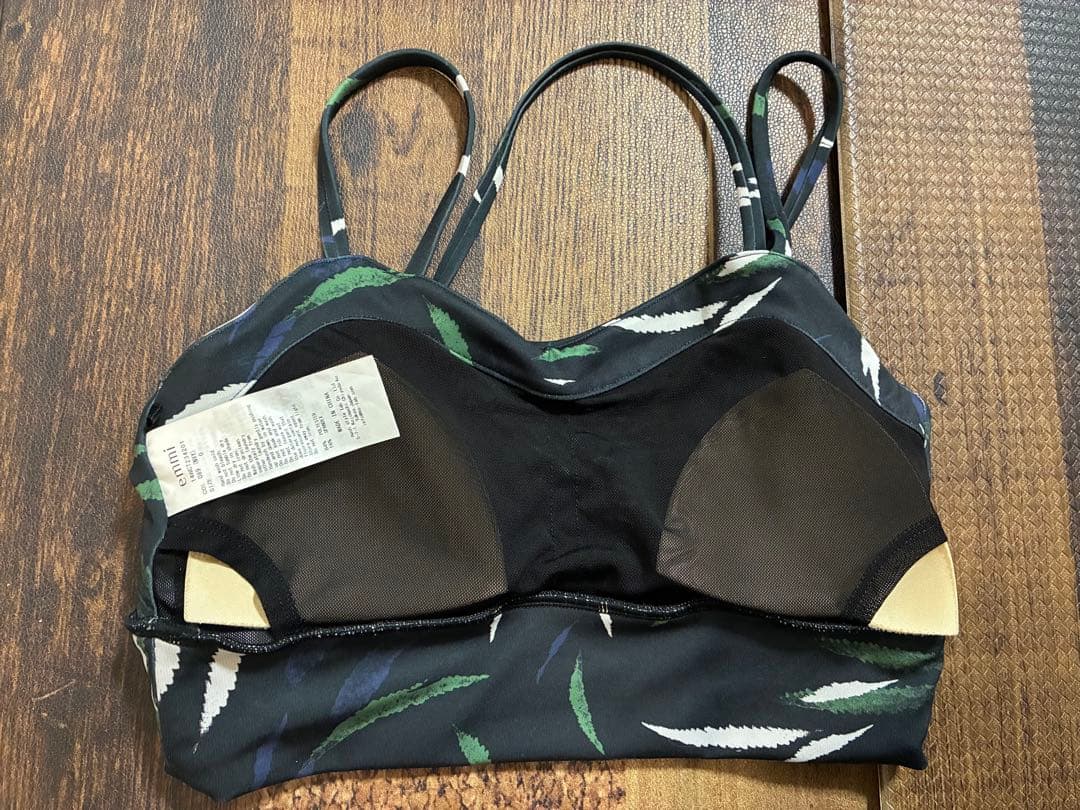 極美　emmi yoga エミヨガ　ヨガウェア　フェザー柄　ダークダークネイビー