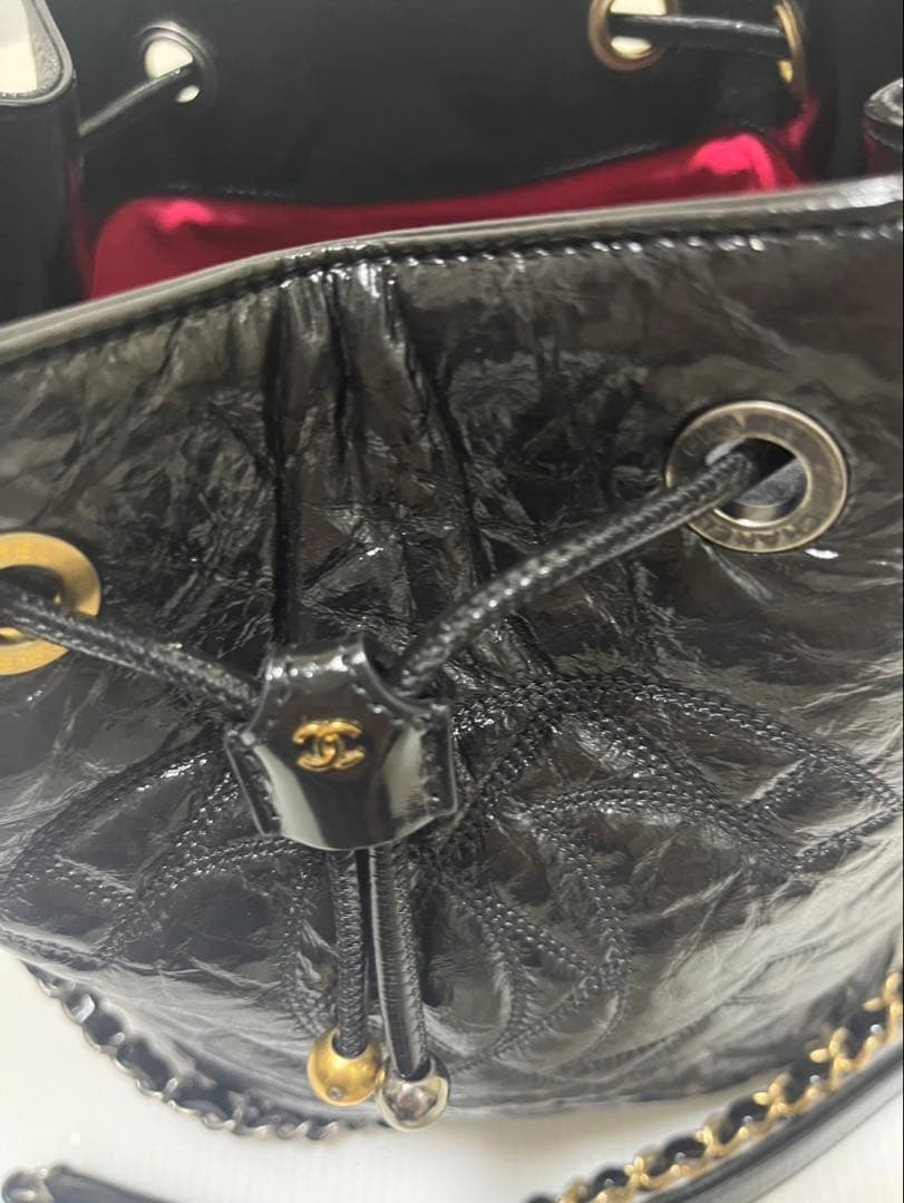 CHANEL シャネル　エナメル巾着型　チェーンショルダーバッグ　30番台