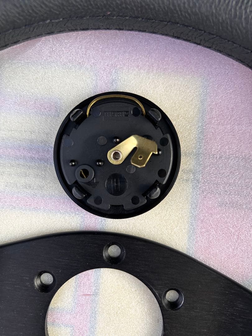 momo ステアリング TEAM 300