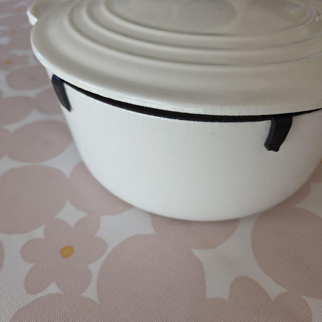 ル・クルーゼ　ココットロンド　22センチ　白