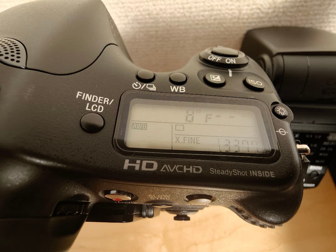 SONY α77 SLT-A77V + VG-C77AM　+　HVL-F42AM