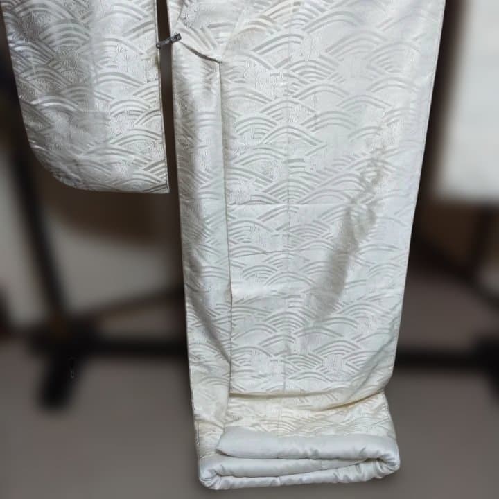 白無垢 波と草花が隙間なく描かれた 打掛BB